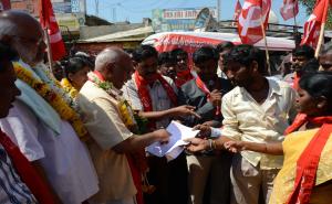 Memo Being Given to Jatha Leaders At Kamareddy
