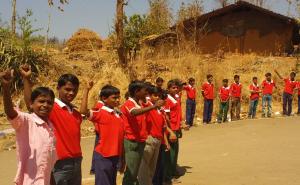Tribal Students Welcoming the Jatha