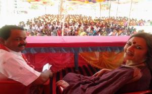 Com. Brinda Karat and Com. Ladkya Kharpade addressing a public meeting in Vikramgad