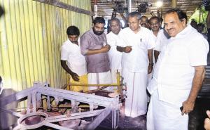 Pinarayi & Kodiyeri at the Makeshift kitchen