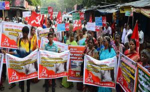 CPI(M) protests Closing of government schools in Chennai, TN