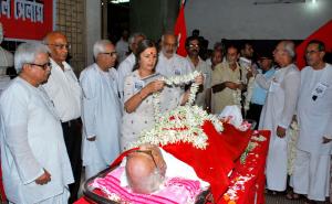 Brinda Karat Paying Homage to Samar Mukherjee