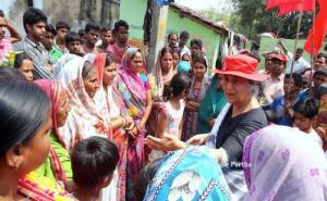 Com Subhashini Ali campaigning in Barrackpur constituency 